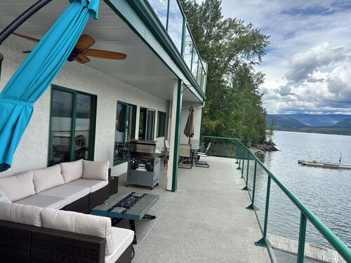 Gorgeous Lakefront 2 Level Penthouse Condo w/2 Private Balconies & Buoy!