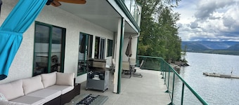 Gorgeous Lakefront 2 Level Penthouse Condo w/2 Private Balconies & Buoy!