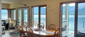 Gorgeous Lakefront 2 Level Penthouse Condo w/2 Private Balconies & Buoy!