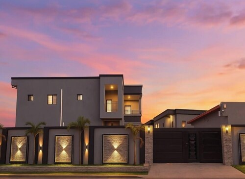 Yessh. Luxury duplex. 4 travelers. Swimming pool. Secure. Near airport