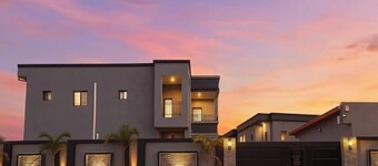 Yessh. Luxury duplex. 4 travelers. Swimming pool. Secure. Near airport
