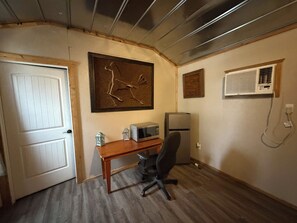 Interior - Cozy 1-bedroom cabin perfect for a few days  stay or weekend (Rocksprings)