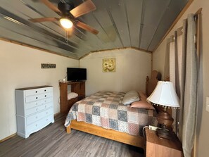1 bedroom, bed sheets