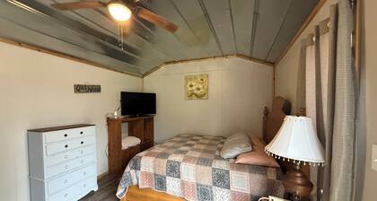 Cozy 1-bedroom cabin perfect for a few days stay or weekend