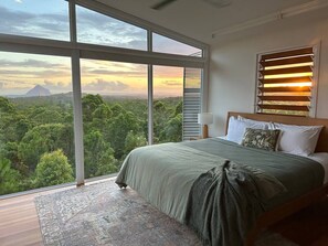 Desk, iron/ironing board, WiFi, bed sheets