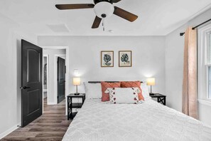 2 bedrooms, iron/ironing board, WiFi, bed sheets - Extended Stay: Your Central Fulton Hill Oasis! (Richmond)