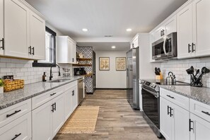 Fridge, microwave, oven, stovetop - Washington Park 2 BR Casita w/ Private Backyard! (Richmond)