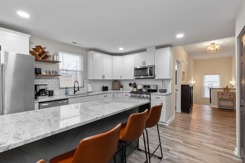 Church Hill Hideaway #2 | Serene Escape Sleeps 4!