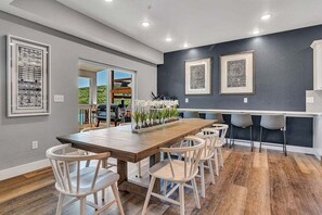 Dining - Upscale Lakefront Home w Golf Cart_Private Hot Tub_Game Room_Free Tickets_Near State Park (Hollister)