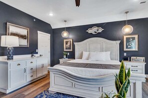 3 bedrooms, iron/ironing board, free WiFi, bed sheets - Upscale Lakefront Home w Golf Cart_Private Hot Tub_Game Room_Free Tickets_Near State Park (Hollister)