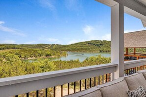 Property grounds - Upscale Lakefront Home w Golf Cart_Private Hot Tub_Game Room_Free Tickets_Near State Park (Hollister)
