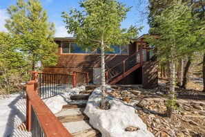 Exterior - Honey Bear Cabin - Cozy Big Bear Cabin w/ Fireplace, Deck & Forest Views (Big Bear Lake)