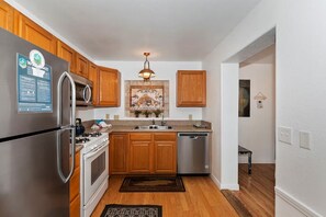 Fridge, microwave, oven, stovetop - Mountain Bearadise - Air Hockey, Fire Pit, Fenced Yard, Walk to Lake (Big Bear Lake)