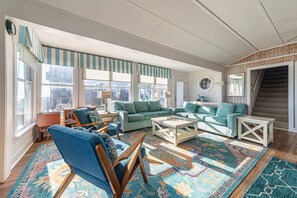 TV, books - York - Duck, Carolina Dunes, Oceanfront, Ocean View, Hot Tub, Large Decks, Pets OK (Duck)