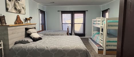 3 bedrooms, iron/ironing board, internet, bed sheets