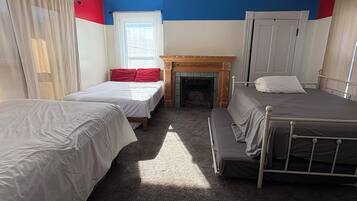 3 bedrooms, iron/ironing board, internet, bed sheets