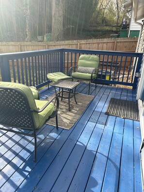 Terrace/patio - Gorgeous 3-bedroom bungalow with AC in vibrant Atlanta (Atlanta)