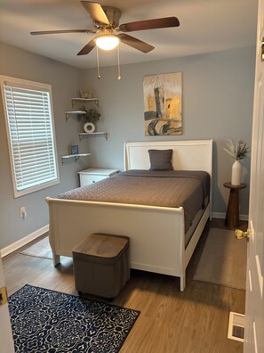 Room - Gorgeous 3-bedroom bungalow with AC in vibrant Atlanta (Atlanta)