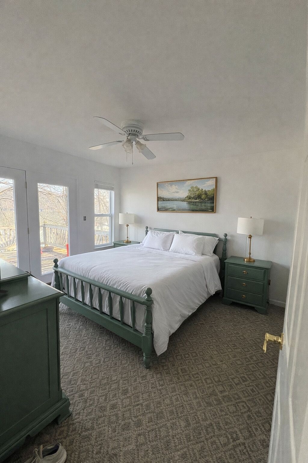 5 bedrooms, iron/ironing board, free WiFi, bed sheets
