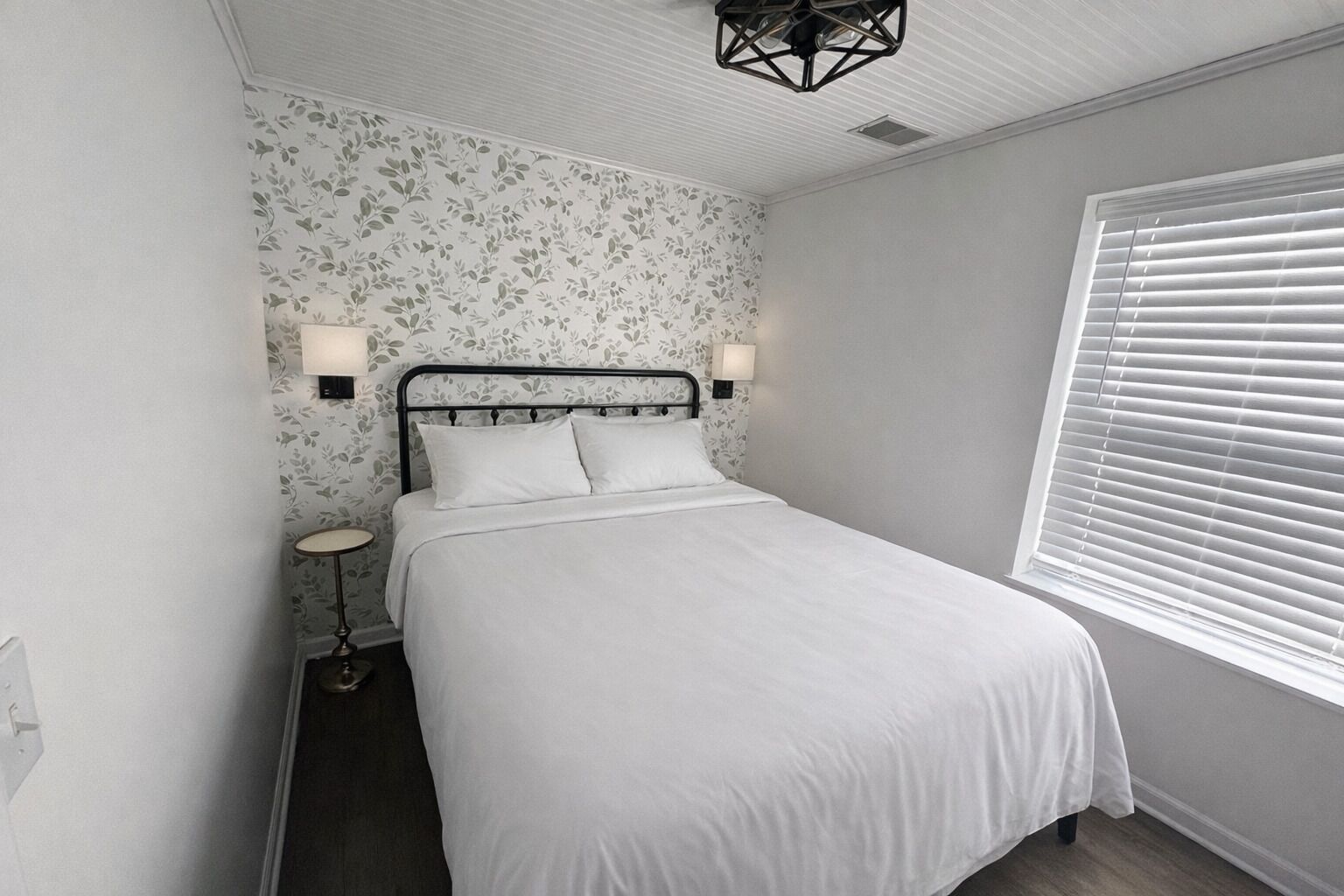 5 bedrooms, iron/ironing board, free WiFi, bed sheets
