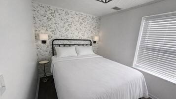 5 bedrooms, iron/ironing board, free WiFi, bed sheets