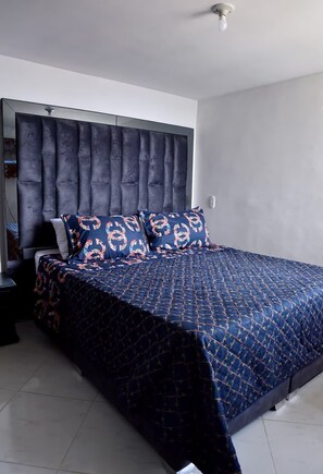 3 bedrooms, iron/ironing board, Internet, bed sheets - Comfortable and cozy apartment in Medellín! (Medellín)
