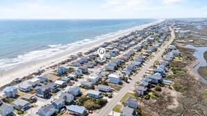 Beach - Dolly's Dream 2nd Row Retreat w Ocean Views Screened Porch & Pet-Friendly living on Topsail (Surf City)