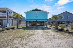 Exterior - Dolly's Dream 2nd Row Retreat w Ocean Views Screened Porch & Pet-Friendly living on Topsail (Surf City)