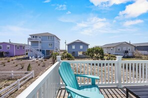 Property grounds - Dolly's Dream 2nd Row Retreat w Ocean Views Screened Porch & Pet-Friendly living on Topsail (Surf City)