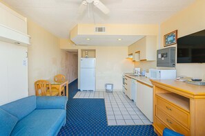 Living area - Oceanfront Escape Near Boardwalk & SkyWheel Yachtsman 805 (Myrtle Beach)