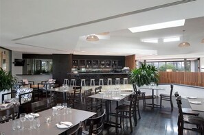 Restaurant - 1BR Ocean View Apartment - Sun City 2303 (Surfers Paradise)