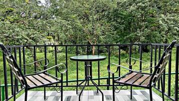 Standard-Apartment, Terrasse, Gartenblick | Unterkunftsgelände