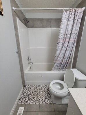 Room, 2 Bedrooms, Fireplace | Bathroom