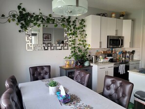 Habitación, 2 habitaciones, chimenea | Comedor