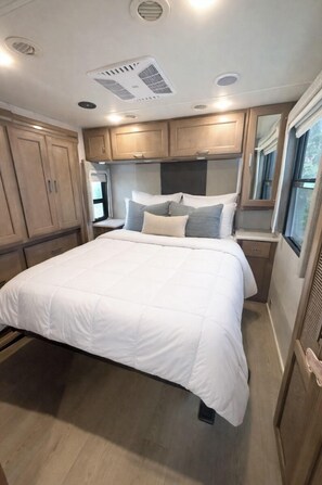1 bedroom, WiFi, bed sheets - 30A Luxury Motorhome | Steps from Beach (Santa Rosa Beach)