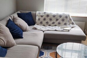 Living area - House Sleeps 4 with Garden and Parking (Dagenham)