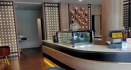 The Rich Cafe & Hostel