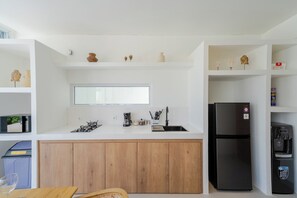 Fridge, coffee/tea maker, paper towels, kitchen islands - Casa Suka Villa by Pertama Stay (Ungasan)