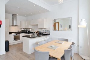 Private kitchen - GuestReady - Modern Comfort in Central Edinburgh (Edinburgh)