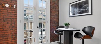 Modern 2BR/2BA Near Saratoga Race Track, Troy, Albany & Hospitals/Sleeps 6