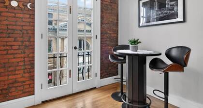 Modern 2BR/2BA Near Saratoga Race Track, Troy, Albany & Hospitals/Sleeps 6