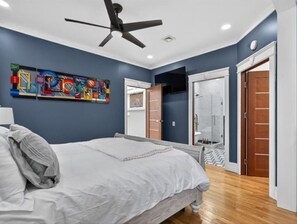 2 habitaciones, escritorio, tabla de planchar con plancha y wifi gratis 