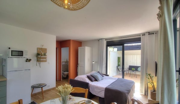1 bedroom, iron/ironing board, free WiFi, bed sheets