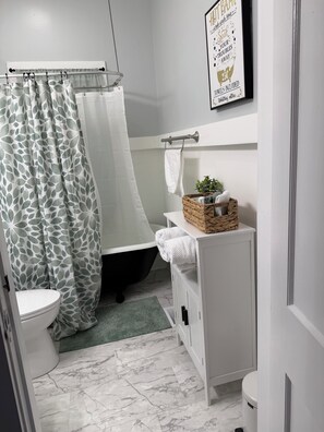 Bathroom - Papaw’s Place-A family friendly 2-bedroom home in Dayton near WPAFB, UD and more (Dayton)