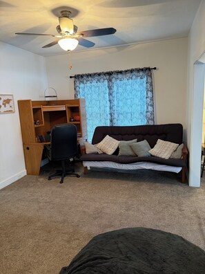 Living area - Papaw’s Place-A family friendly 2-bedroom home in Dayton near WPAFB, UD and more (Dayton)