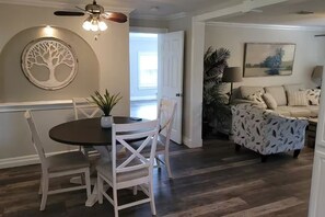 Living area - Enjoy an exquisitely decorated lake house with luxury furnshings and bedding (DeBary)