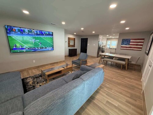 LSU House - 4 bedroom sleeps 12 - On Campus!
