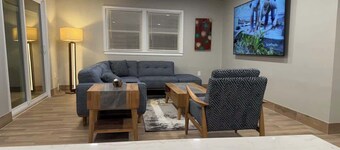 LSU House - 4 bedroom sleeps 12 - On Campus!