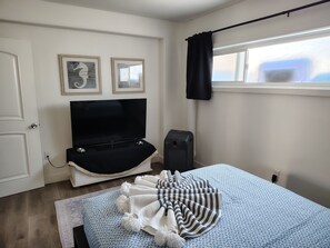 Room - Cozy 1-bedroom apartment in the breath taking Belmont Shore area of Long Beach. (Long Beach)