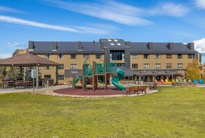 Children’s area - Ski-Lift Next Door, 6 Guest, 2BR 2BA Pool & Spa, Sauna, Gym, Restaurant, Wi-Fi (Brian Head)
